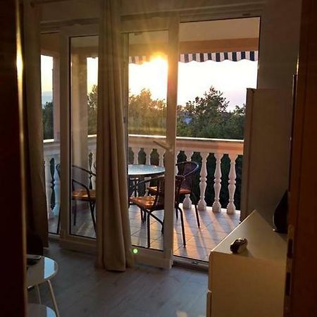 Apartment Poleti Malinska Eksteriør bilde