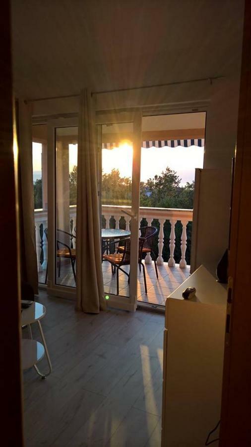 Apartment Poleti Malinska Eksteriør bilde
